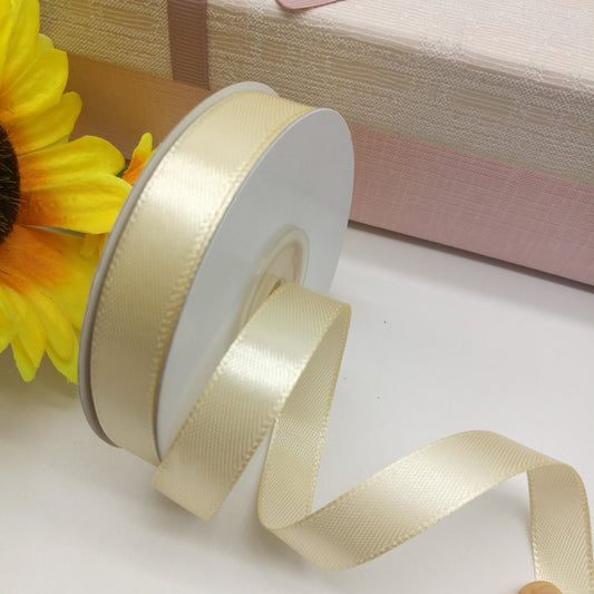 Ruban satin crème - 12 mm (lot de 25 m)