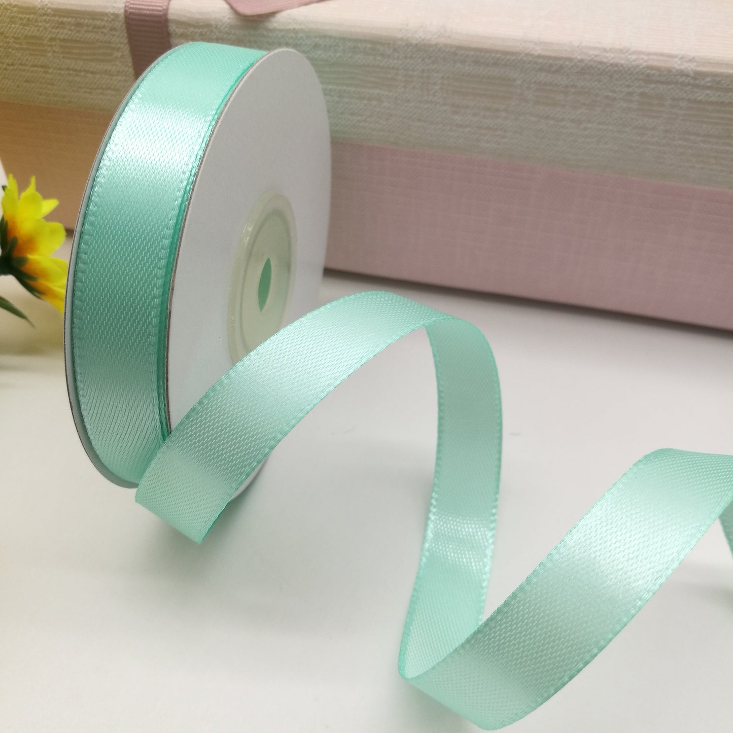 Ruban en satin menthe 12 mm (pack de 25 m)