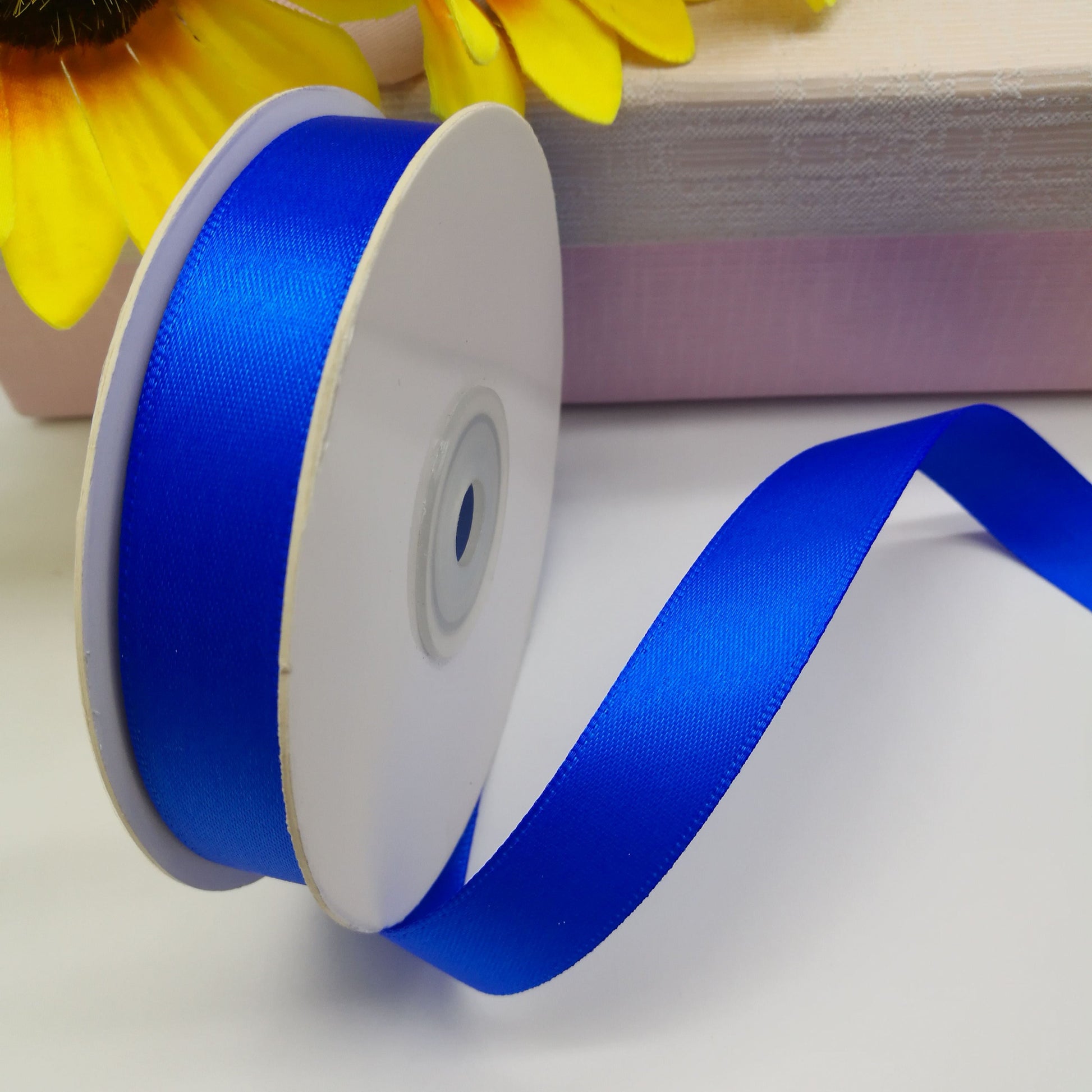 Ruban en satin bleu bleuet 12 mm (25 m)