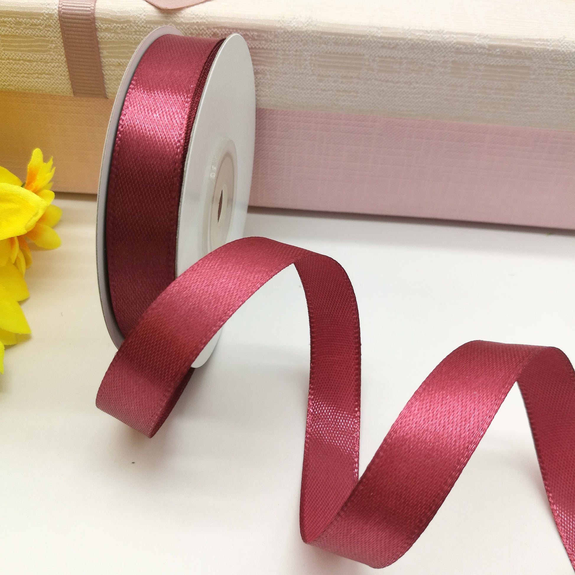 Ruban de satin rose victorien 25 mm (paquet de 25 m)