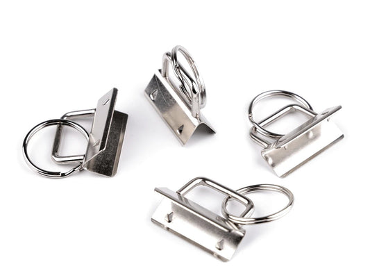 Image d’un porte-clés avec anneau de 32 mm – disponible chez Šarlotes audumi