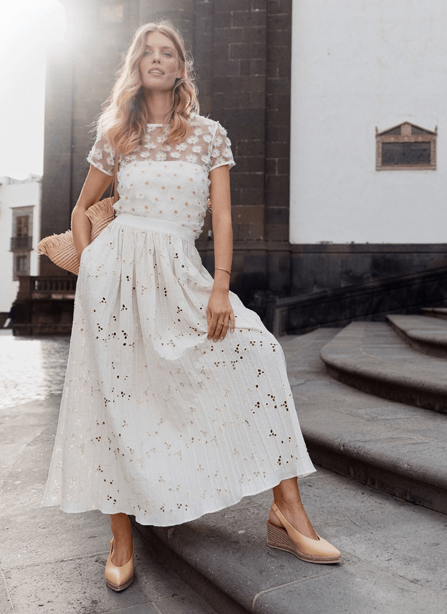 Kuva Burda Style 6/2026 EN – saatavilla Šarlotes audumeista