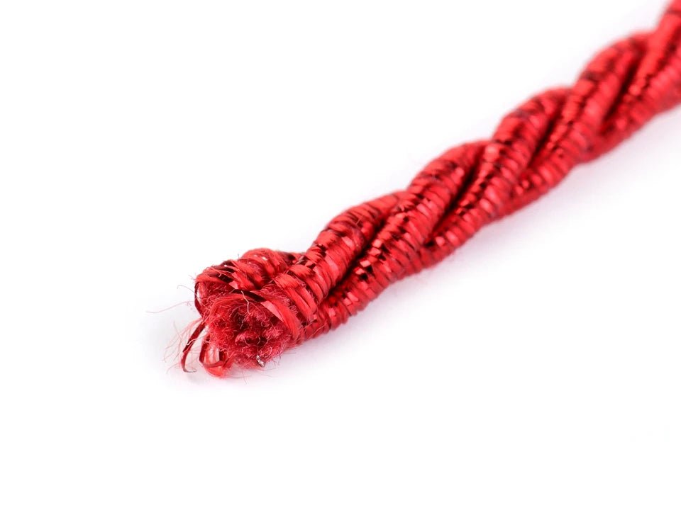alt
Image with decorative cord with lurex Ø3 mm – available at Charlotte's Fabrics