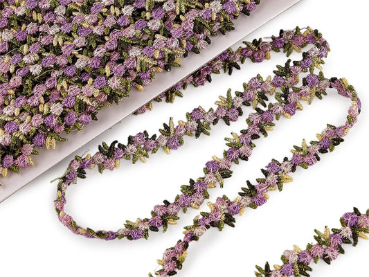 Kuva koristeellisesta 3D-kukkanauhasta – vaaleanvioletti, 15 mm – saatavilla verkossa Šarlotes audumi