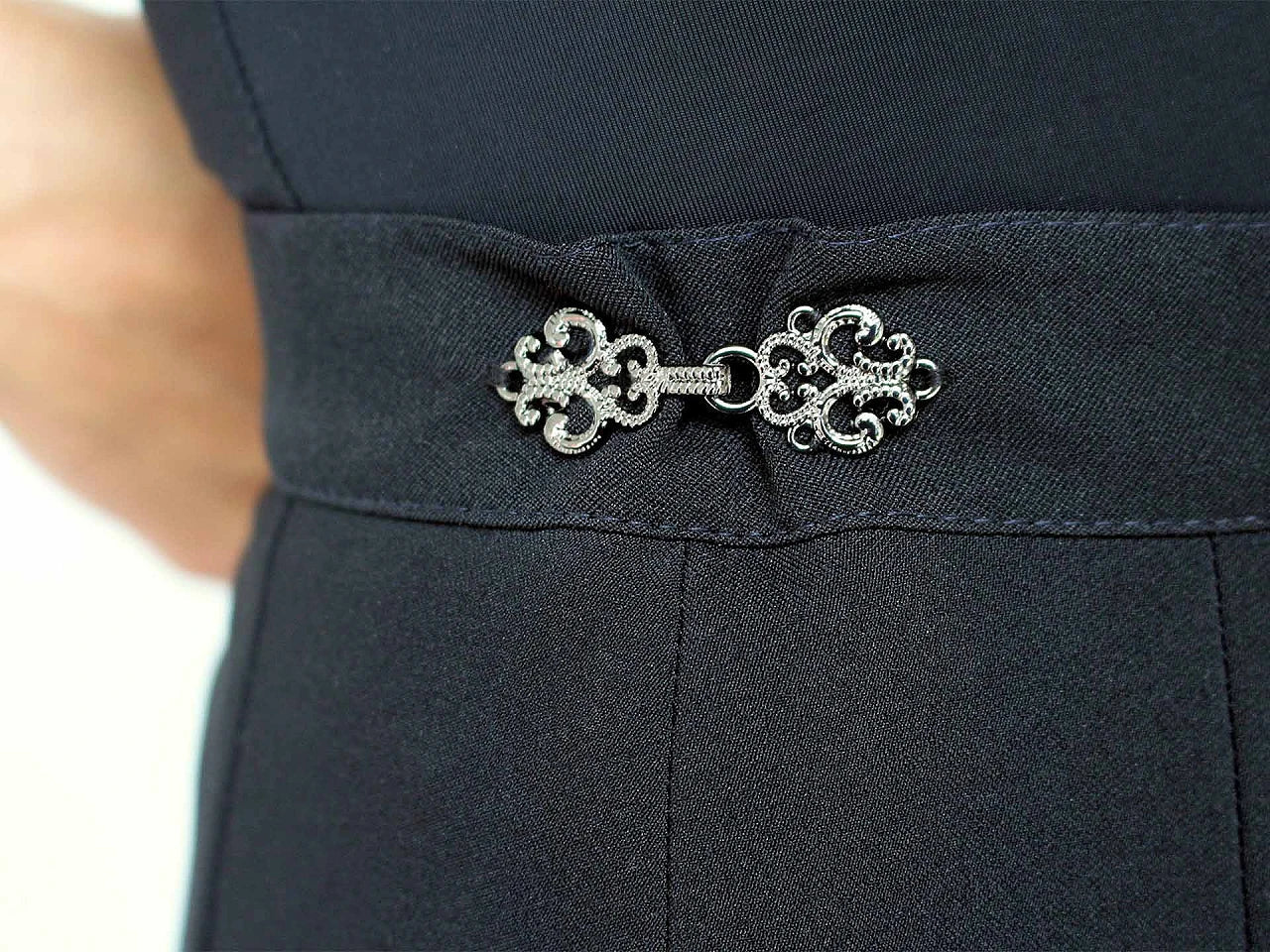 Image of decorative fastening hook for clothing|in various shades – available at Šarlotes audumi