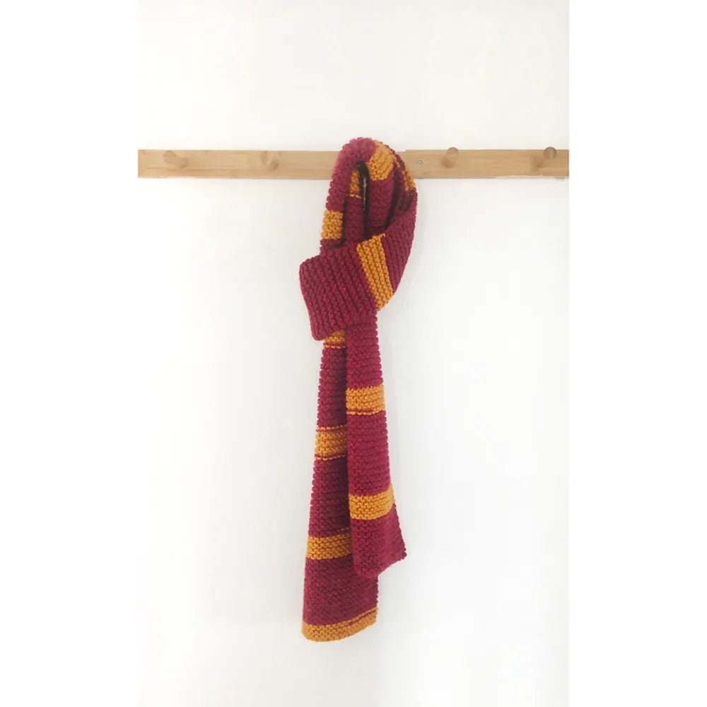Kuva: DMC Harry Potter Magic -lanka 300 g / 410 m – itsestään raidoittuva lanka Tylypahkan tupien väreissä – saatavilla verkossa Charlotten kankaista