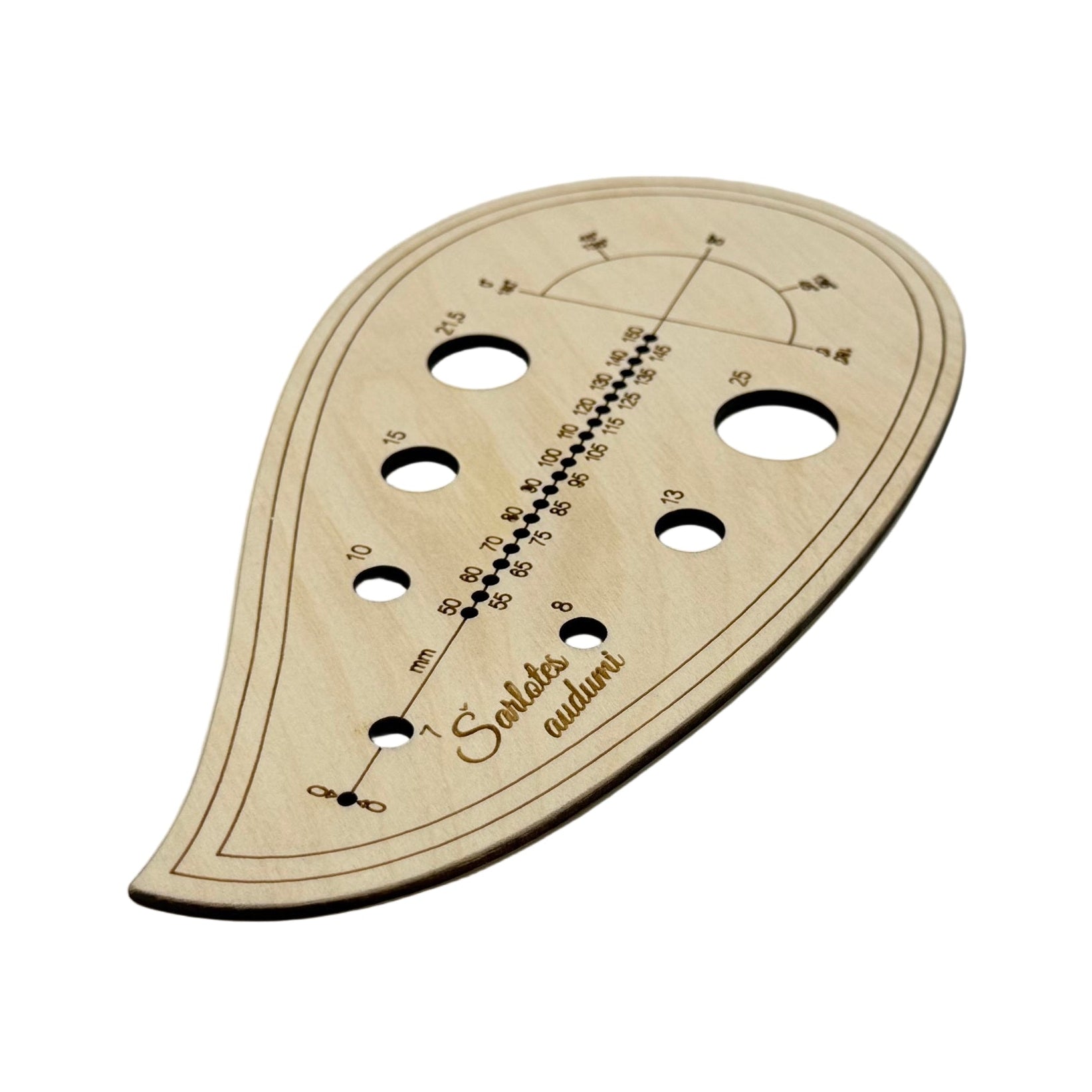 Image d’une règle de tailleur | règle courbe A - 2 – disponible chez Šarlotes audumi