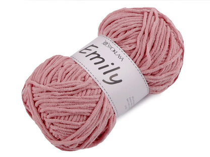 Attēls ar Dzijas Emily - plīša dzija - 100g / 120 m – pieejams Šarlotes audumi