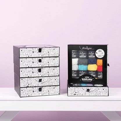 Image du kit de laine Scheepjes Little Darling, assortiment de couleurs 8×25 g – Farm Friends 24665 – disponible chez Šarlotes audumi