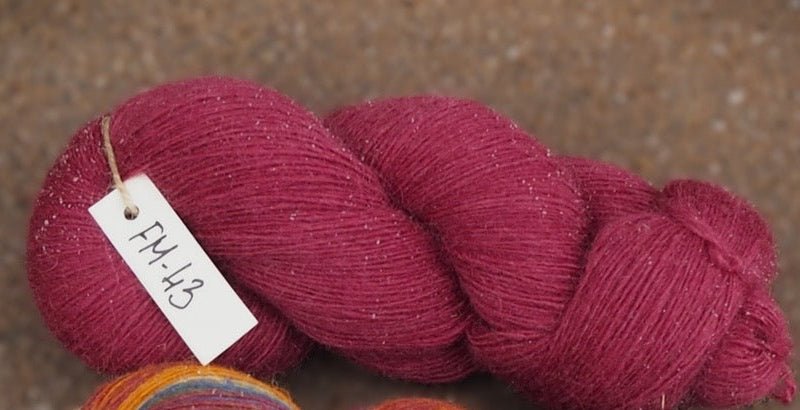 Image de la laine Dzijas Pāces, 100 % mérinos - 100 g / 470 m – disponible chez Šarlotes audumi