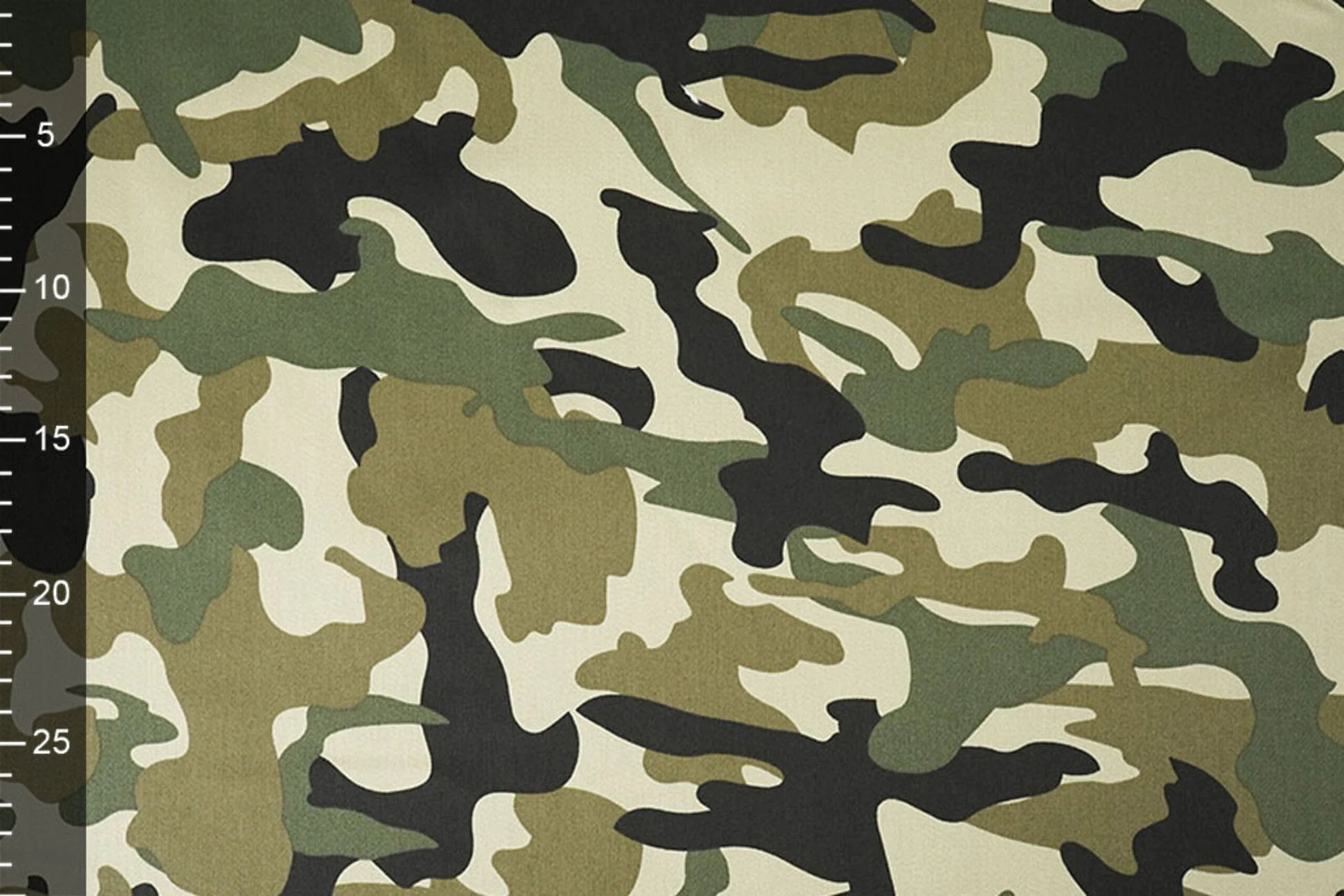 Tissu en jean à motif camouflage – Army Green 275 g/m² – disponible chez Šarlotes audumi
