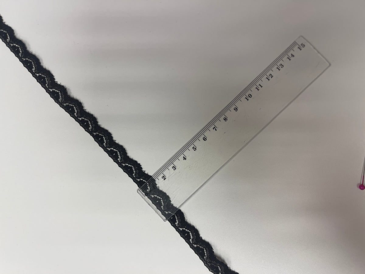 Kuva: joustava pitsi 1,1 cm, hiilenmusta – saatavana verkossa Šarlotes audumi