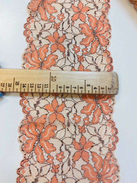 Image with 14 cm elastic lace, orange flowers and beige base – available online at Šarlotes audumi