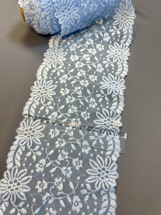 Image of elastic lace 16 cm-light blue – available online at Charlotte's Fabrics