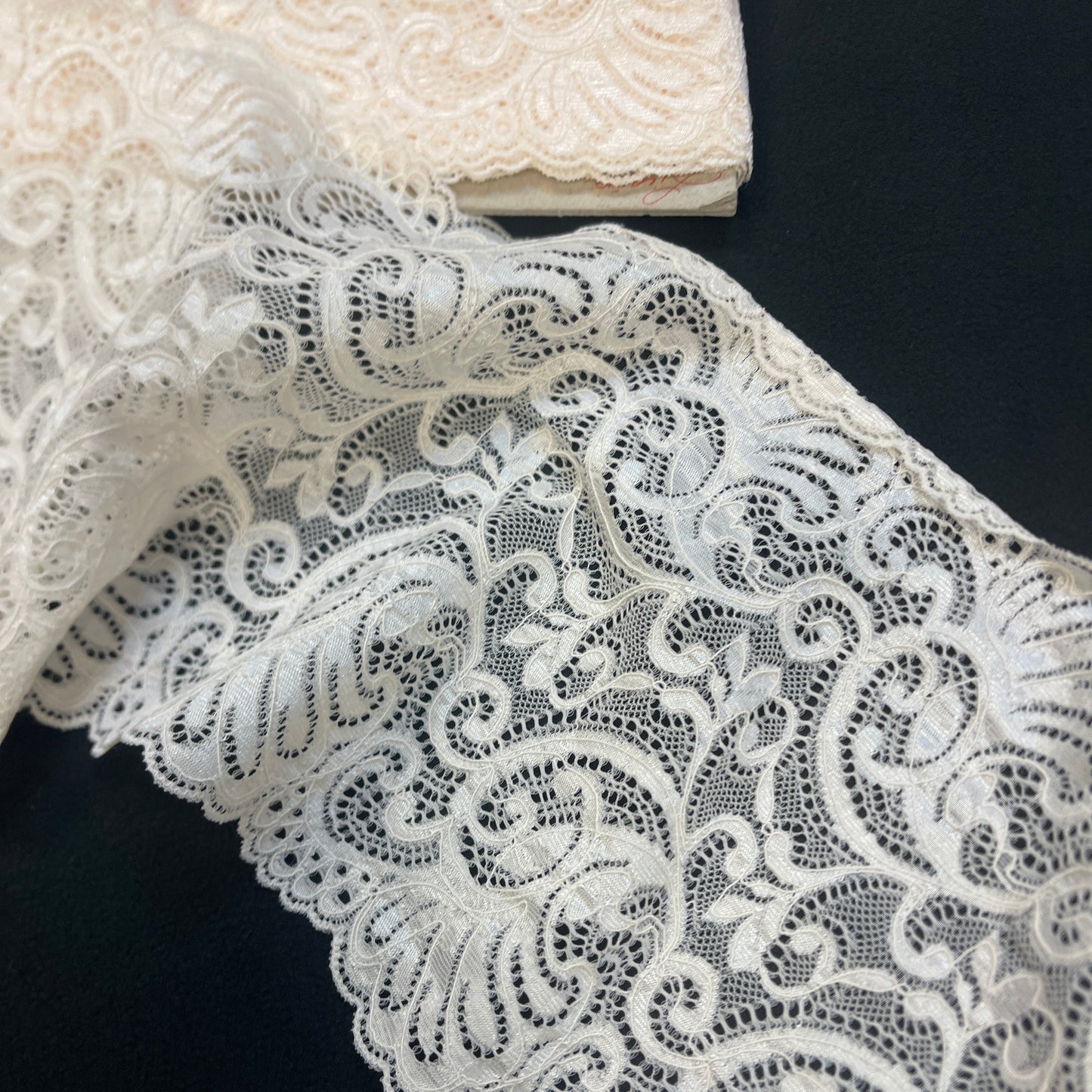 Image of elastic lace 16 cm - soft butter tone – available at Šarlotes audumi