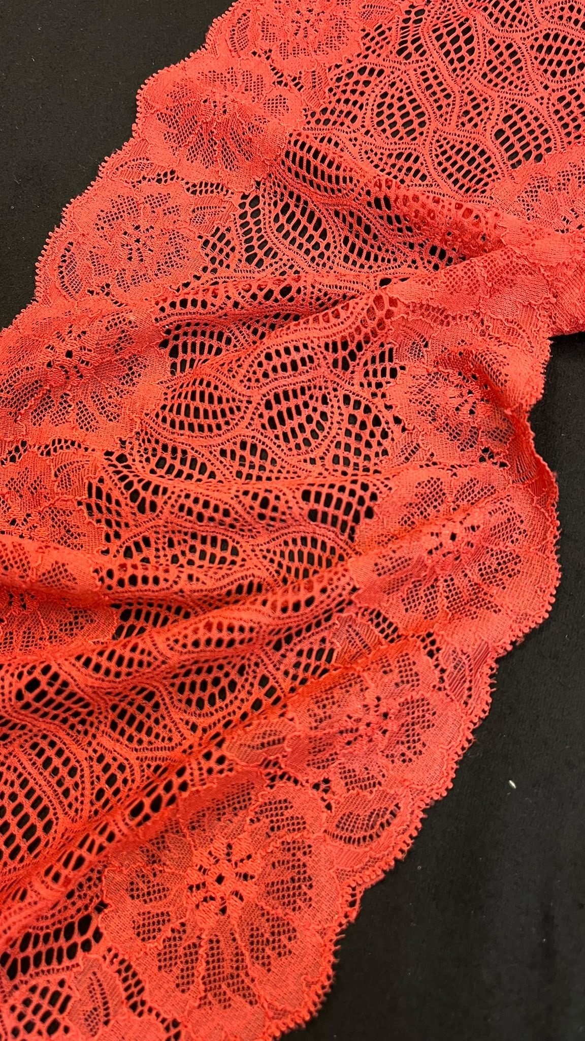 Attēls ar Elastīgā mežģīne 17 cm-sarkana – pieejams internetā Šarlotes audumi