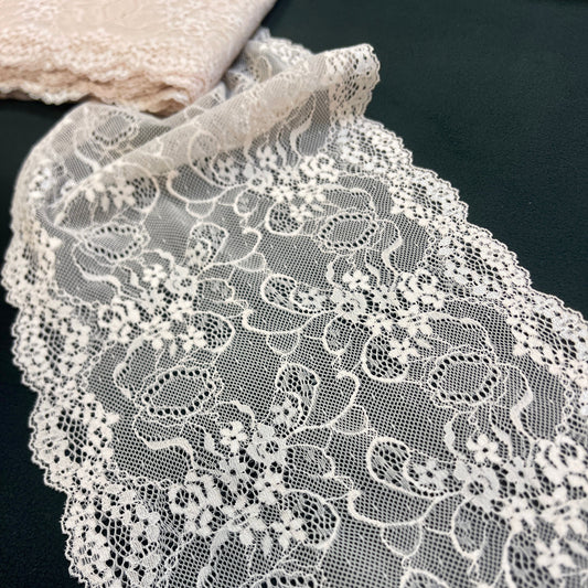 Attēls ar Elastīgā mežģīne 20 cm - krēma tonis – pieejams Šarlotes audumi
