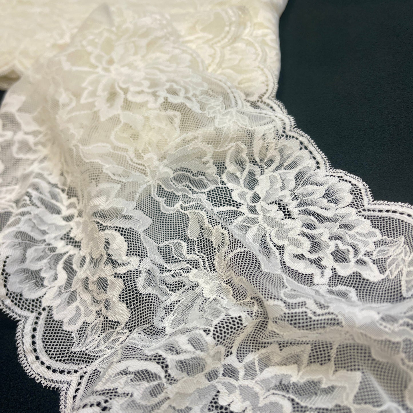 Image with Elastic lace 20 cm - soft vanilla shade – available at Šarlotes audumi