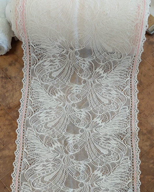 Image of elastic lace 21 cm - white with pink trim – available at Šarlotes audumi