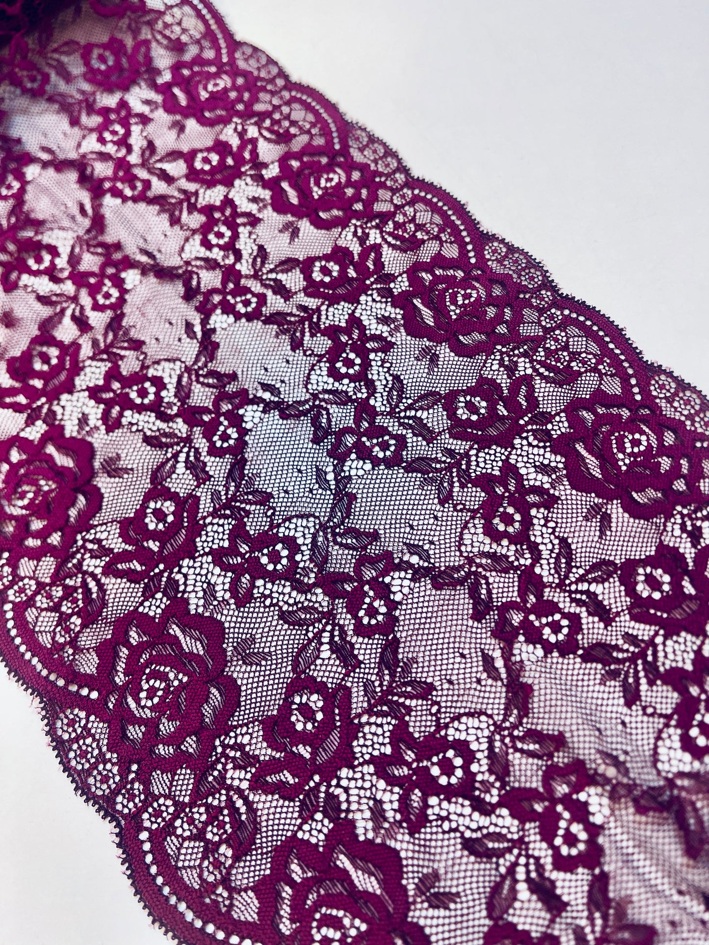 Kuva joustavasta pitsistä 24 cm – violetinluumu, saatavilla verkossa Šarlotes audumi