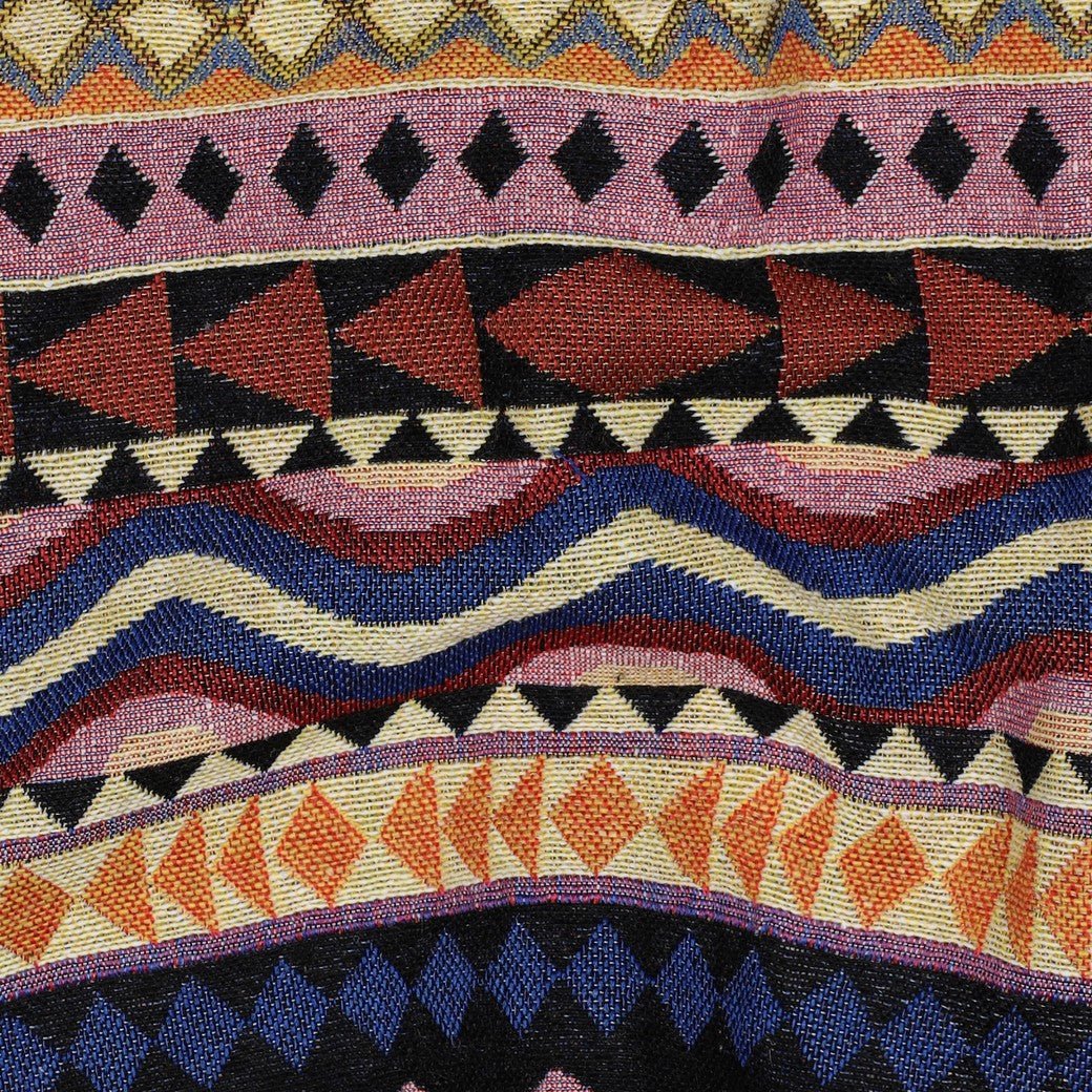 Image avec tapisserie à motif moucheté 250 g/m² – disponible chez Šarlotes audumi
