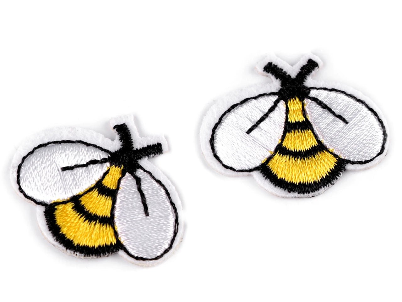 Image d’un patch thermocollant abeille 2,6 x 3 cm, 1 pièce – disponible chez Šarlotes audumi