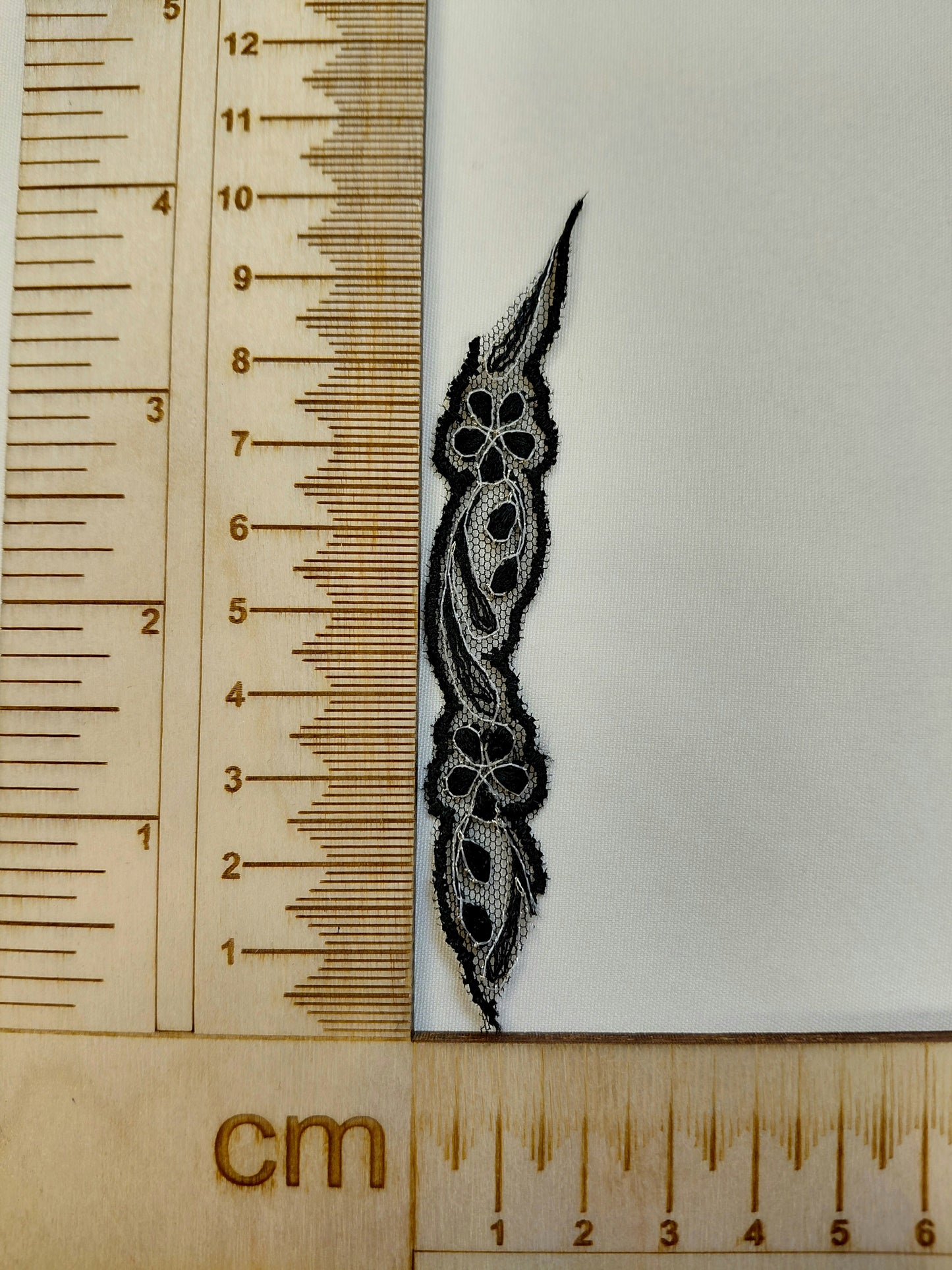 Attēls ar Ielāps/uzšuve 10 x 1,5 cm – pieejams Šarlotes audumi