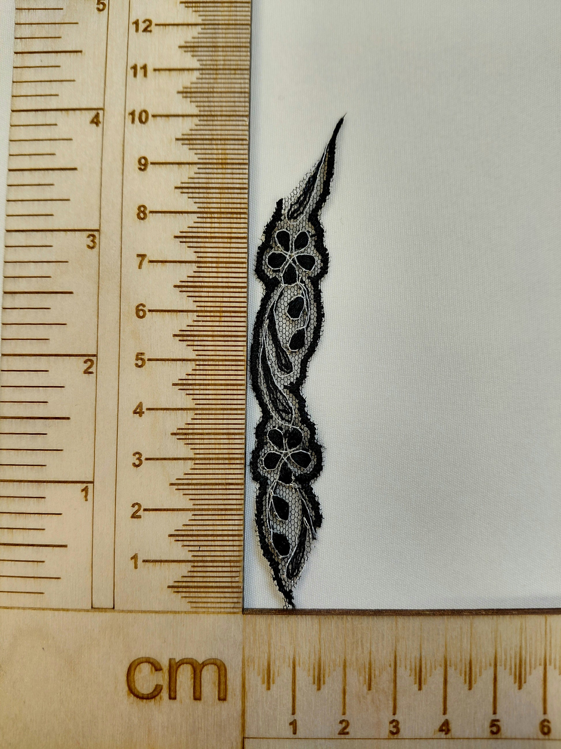 Attēls ar Ielāps/uzšuve 10 x 1,5 cm – pieejams Šarlotes audumi