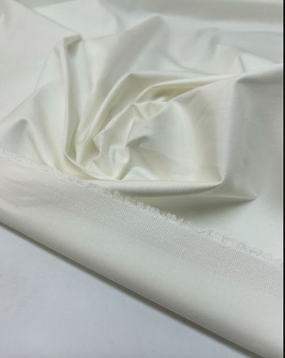 Attēls ar Itālijas kokvilnas un elastāna audums sviesta balts 150 g/m2 – pieejams Šarlotes audumi