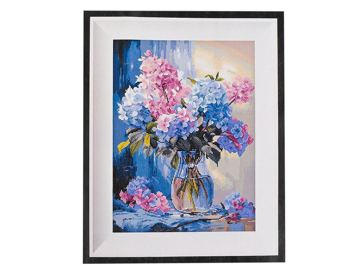 Kirjontapaketti, jossa on painettu kuvio – Kukkia maljakossa, 30 × 40 cm – saatavilla verkkokaupasta Charlotten kankaat