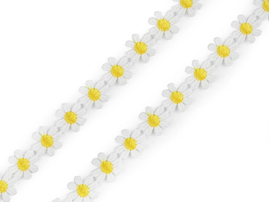 Attēls ar Izšūta dekoratīvā lente margrietiņas 15 mm – pieejams Šarlotes audumi