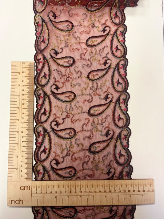 Embroidered lace, 22 cm, dark pink with gold accents – available online at Šarlotes audumi