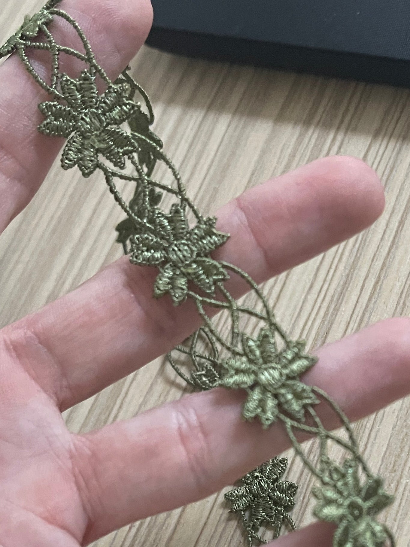 Image with embroidered lace ribbon 1.2 cm - green leaves – available at Šarlotes audumi