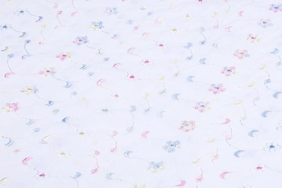 Tissu en coton brodé - broderie colorée 110 g/m²