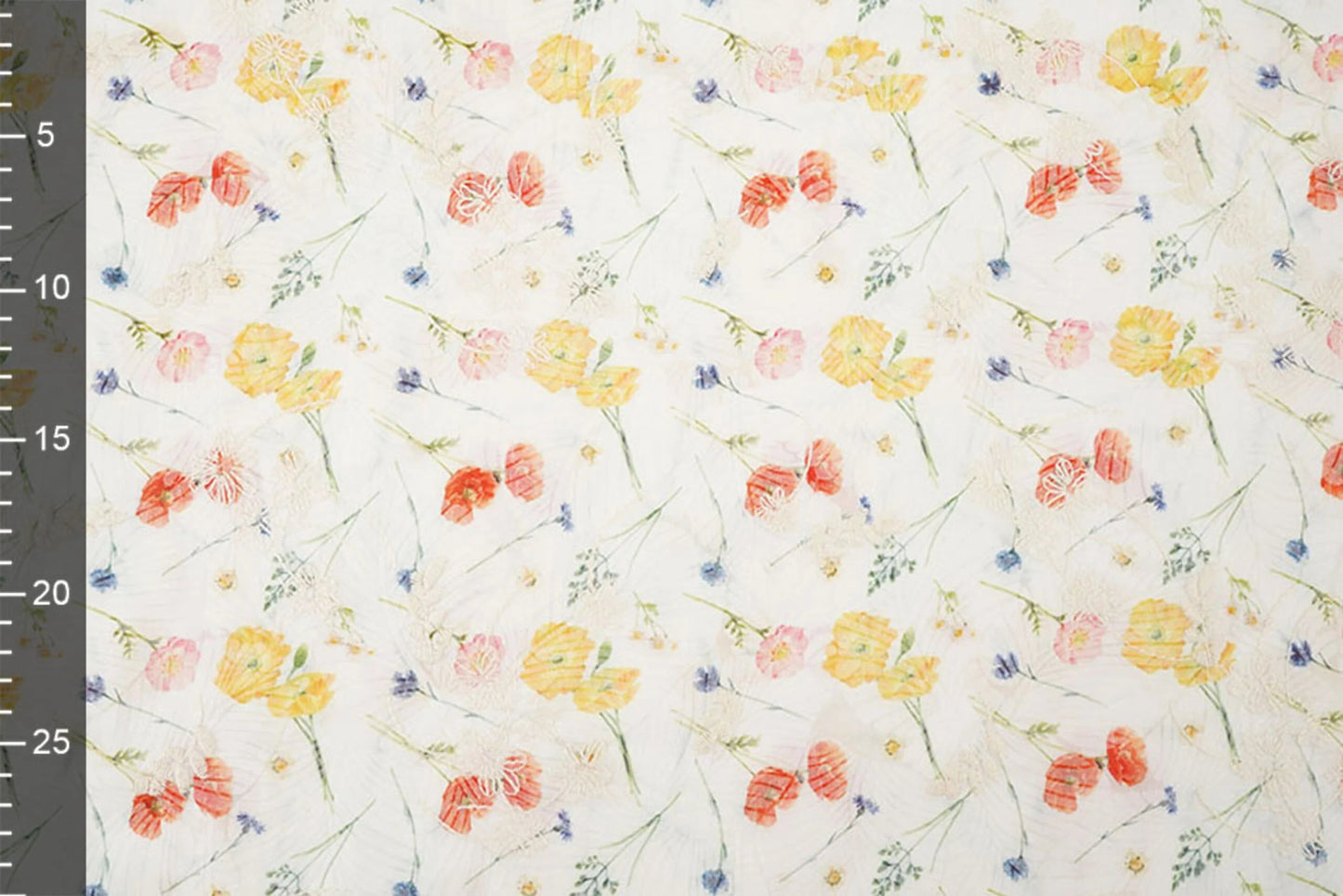 Image avec tissu en coton brodé - fleurs d'été 115 g/m² – disponible chez Šarlotes audumi