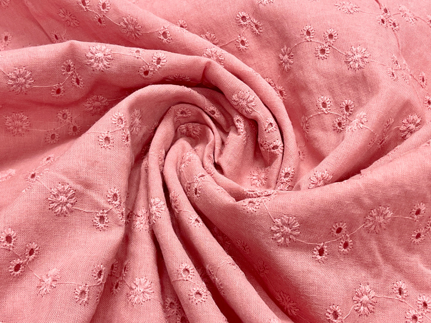 Tissu en coton brodé - motif floral vieux rose 110 g/m²