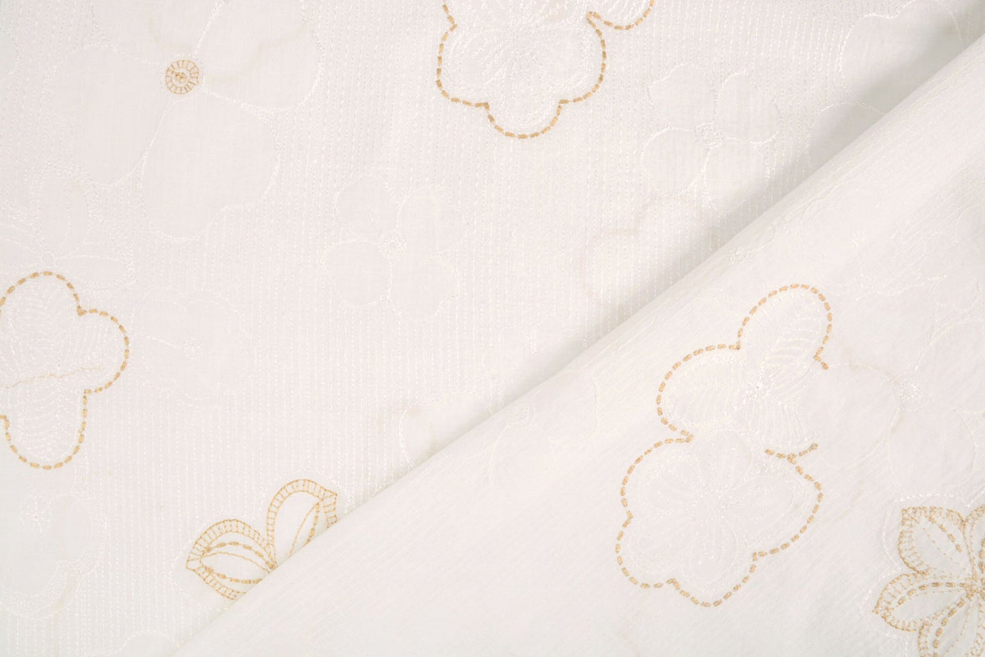 Tissu en coton brodé - fleurs 110 g/m²