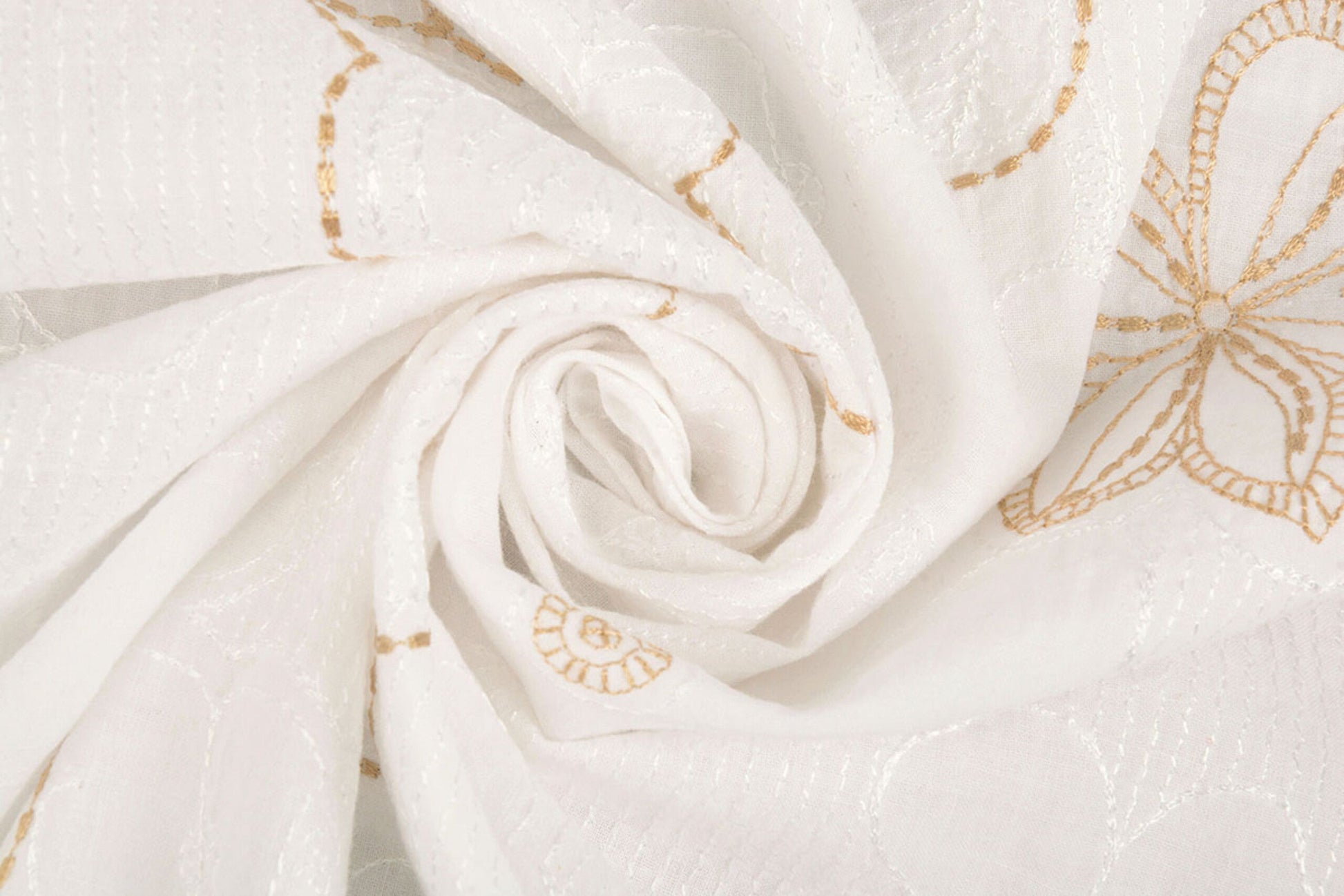 Tissu en coton brodé - fleurs 110 g/m²