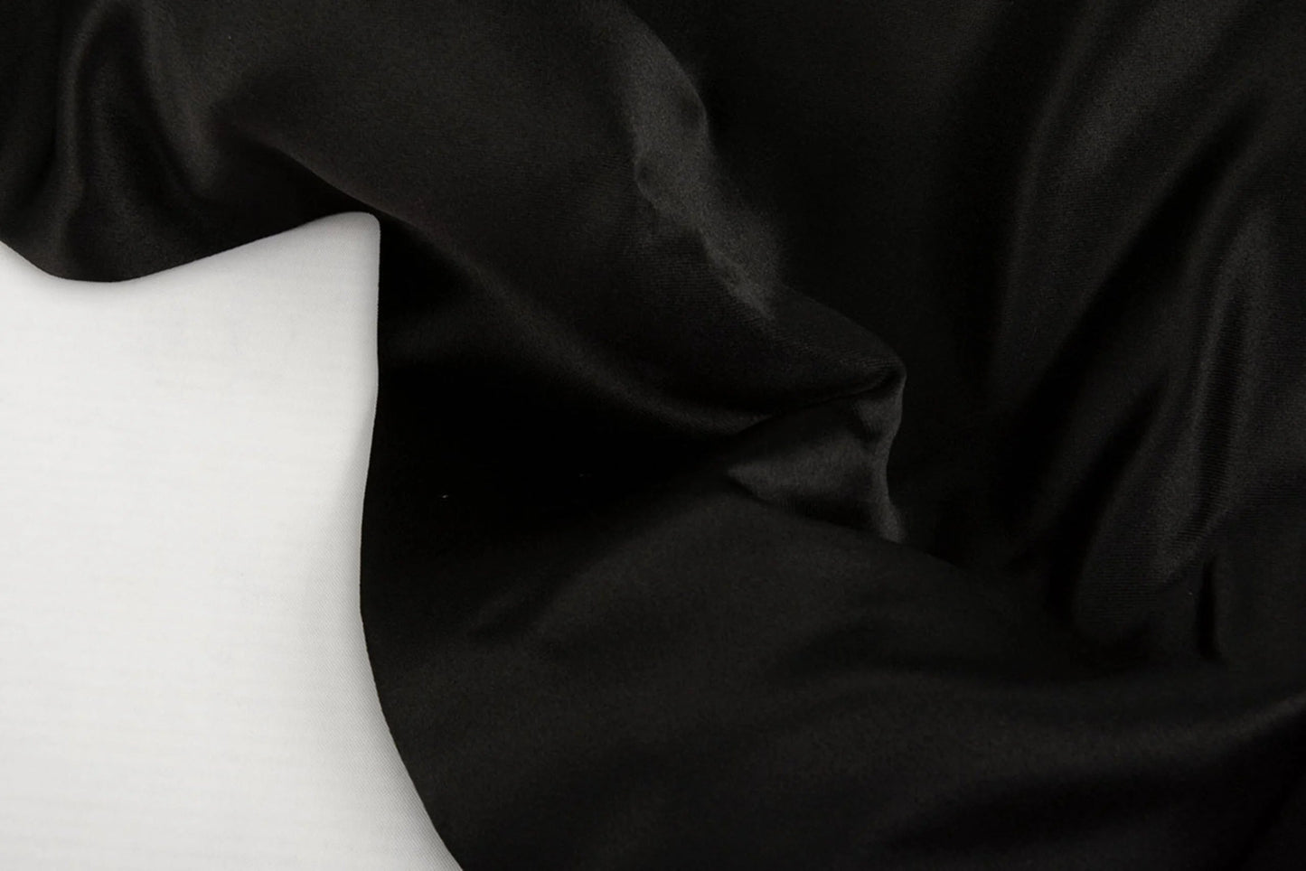 Satin pour robes de mariée - noir 170 g/m²