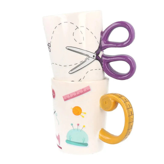 Image of Ceramic mug “Sew Tasty” with scissors | 500 ml – available at Charlotte's Fabrics
