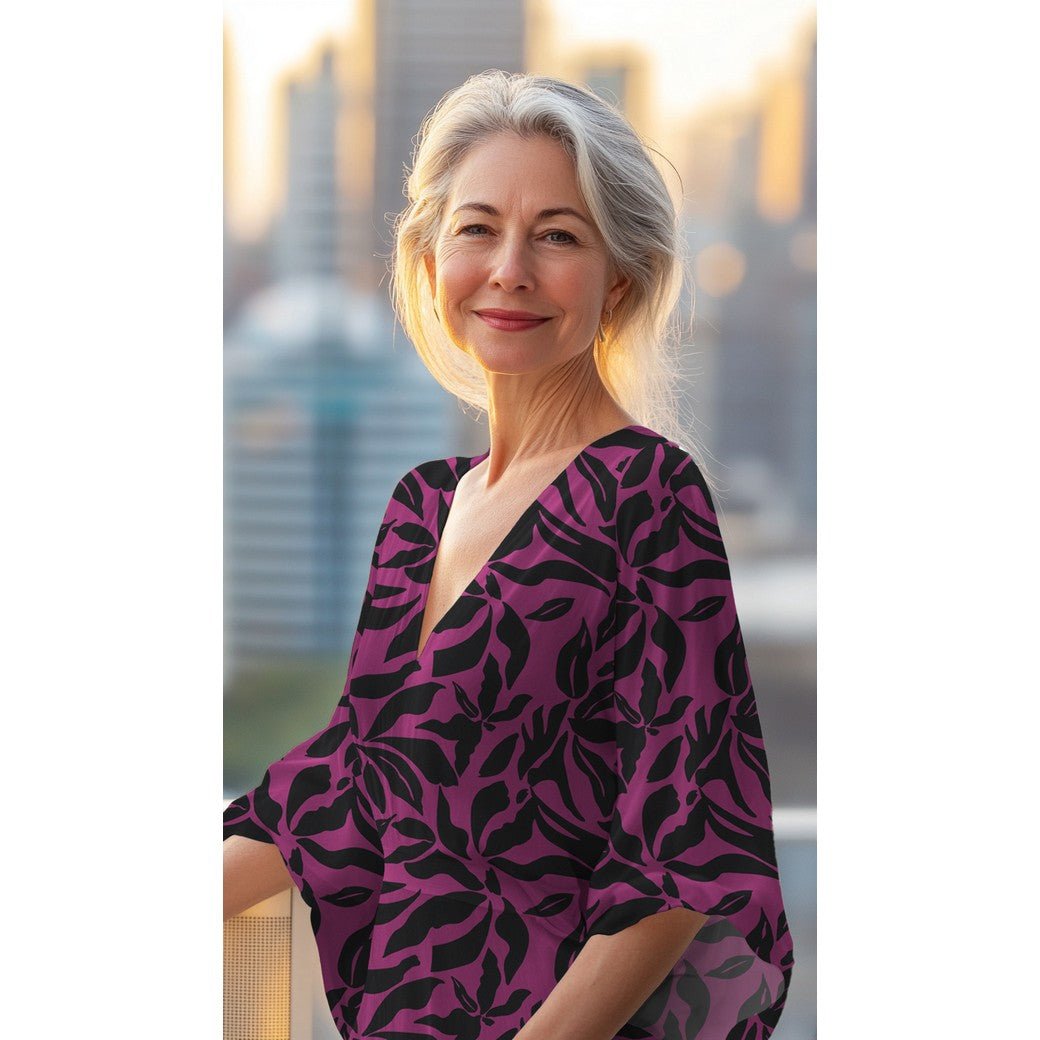 Image d’une robe en tissu avec élasthanne, motif coloré sur fond violet, 80 g/m² – disponible chez Šarlotes audumi