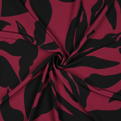 Image de robe en tissu avec élasthanne, motif moucheté sur fond violet, 80 g/m² – disponible chez Šarlotes audumi
