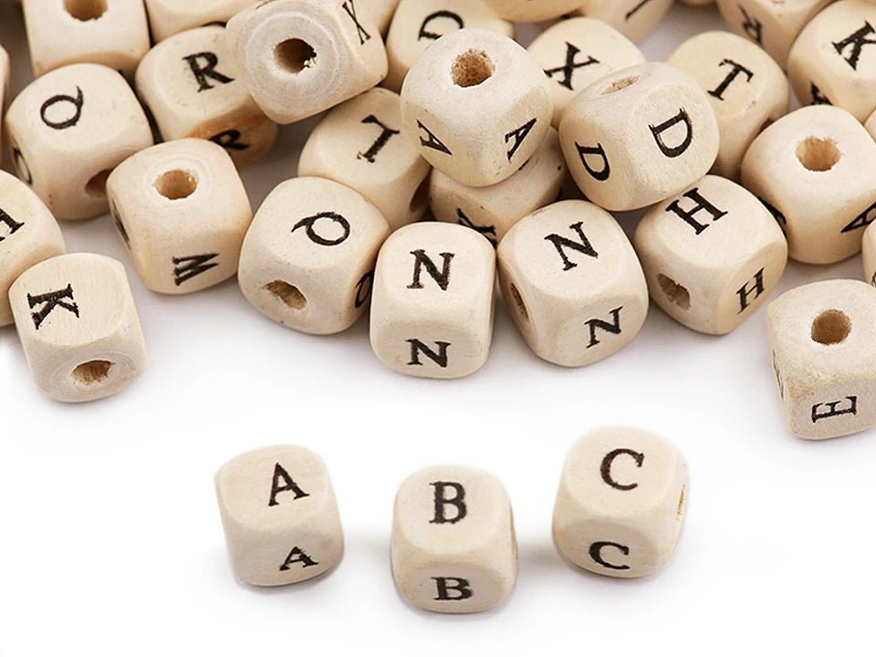 Perles en bois avec lettres, 10×10 mm|80 pièces