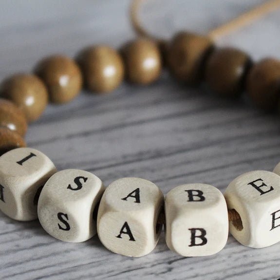 Perles en bois avec lettres, 10×10 mm|80 pièces