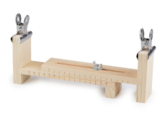 Image of a wooden loom for weaving bracelets – available at Šarlotes audumi