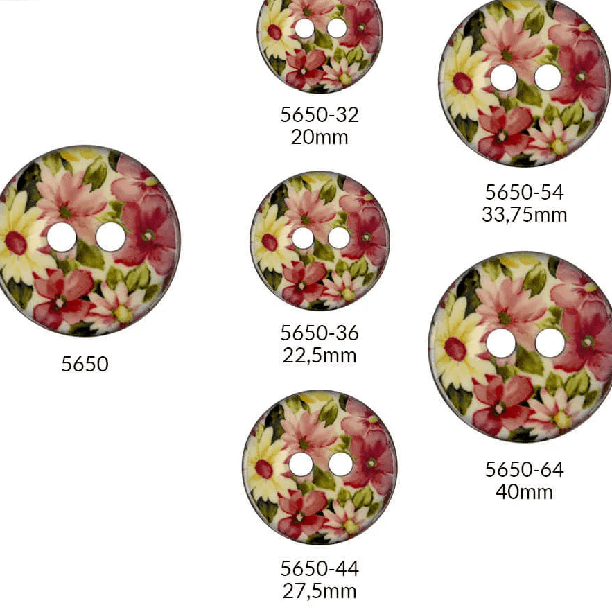 Image of a coconut button with a pink and white floral pattern – 23 mm, 34 mm and 41 mm – available online at Šarlotes audumi