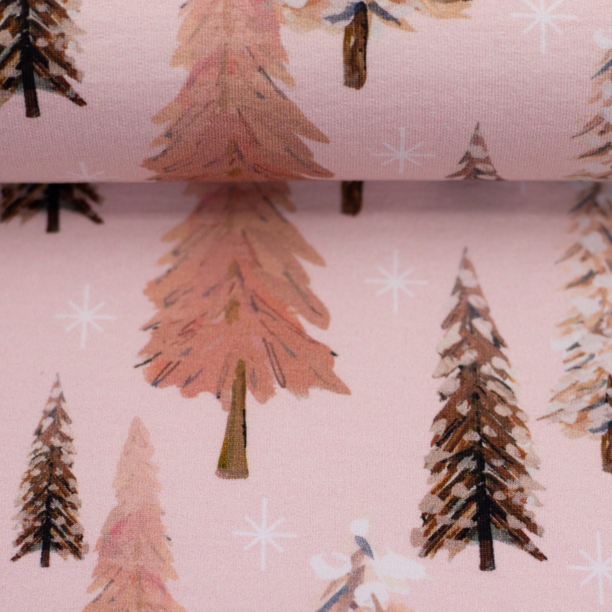 Maille bouclette en coton avec утепlation - sapins sur fond rose 280 g/m²