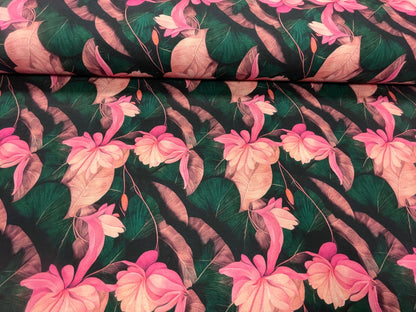 Maille bouclette en coton - fleurs roses avec feuilles vert émeraude 250 g/m²