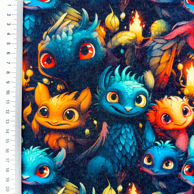 Image de jersey molletonné en coton - dragons 285 g/m² – disponible chez Šarlotes audumi