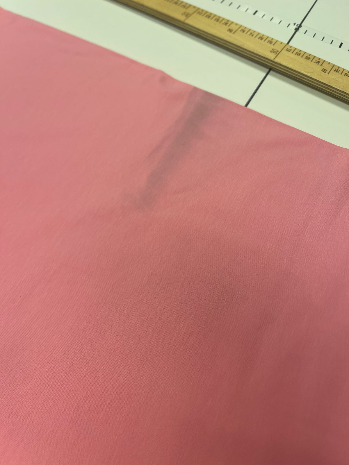 Kuva puuvillaneuloksesta, jossa vika – pinkki, saatavilla verkossa Šarlotes audumi